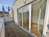 Střešní byt 2+kk 60 m2 + dvě terasy 25 m2, na ul. Panská 10 - Pasáž Rozkvět, cena 21520 CZK / objekt / měsíc, nabízí CENTURY 21 All Inclusive Estates