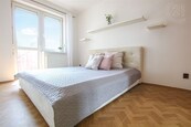 Pronájem bytu 2+kk s balkónem, zahrádkou a garážovým stáním, 55 m2, ul. Keřová - Brno - Žebětín, cena 17000 CZK / objekt / měsíc, nabízí CENTURY 21 All Inclusive Estates